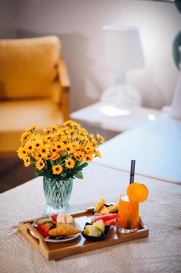 Marbella Beach Hotel Golem